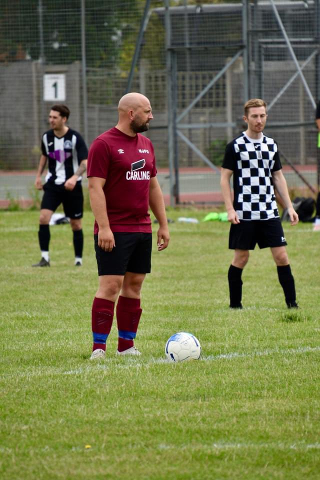 HarlingtonResFc's tweet photo. Some recent pics from the boys in preseason the other week against @LeaSports_1stXI 🤝 https://t.co/nVWmjjVT6B