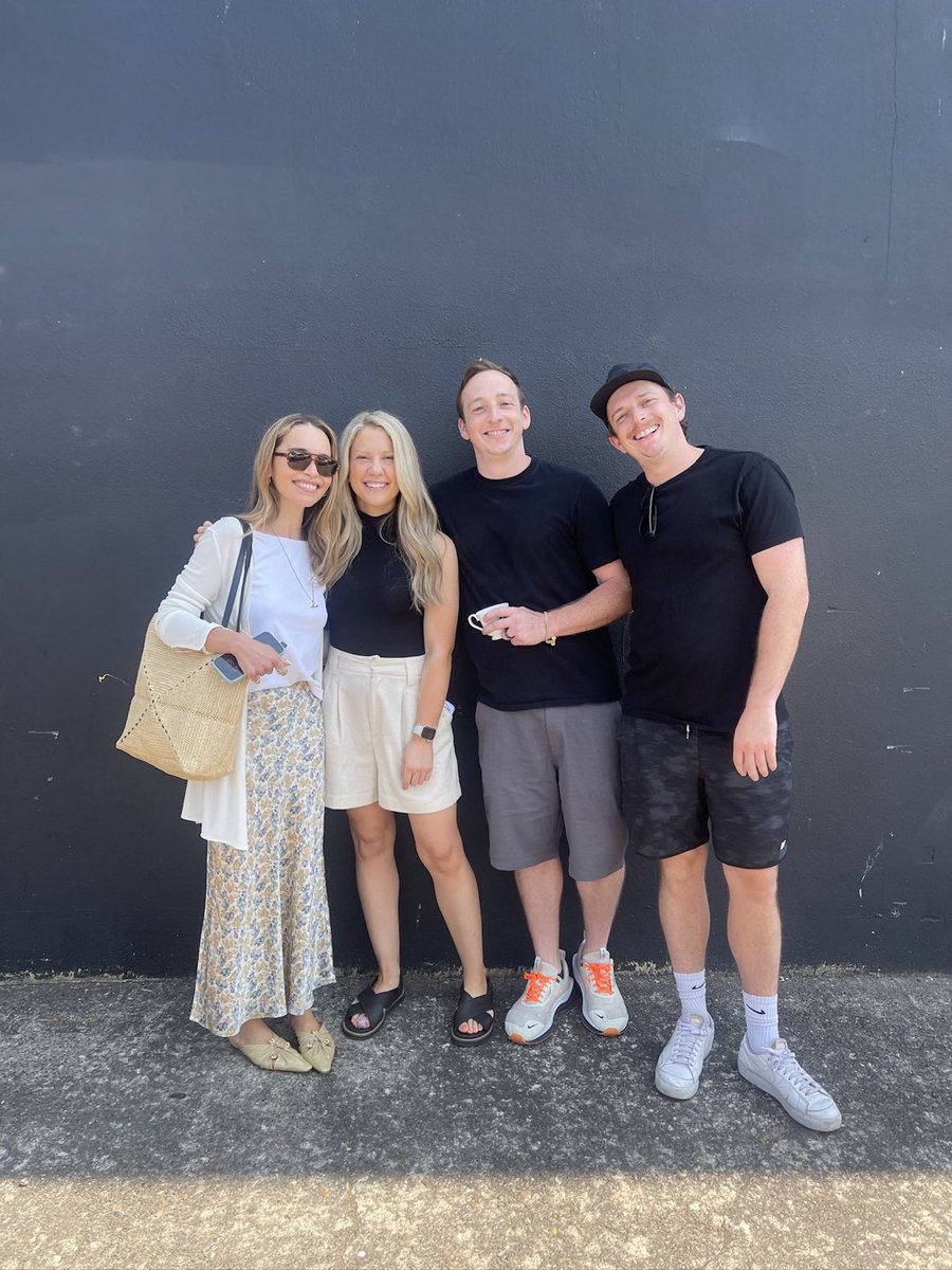 📸 Emilia Clarke was seen with fans in Portland (11th Aug).