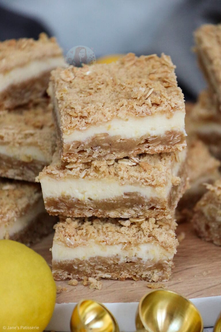 (New!) Lemon Crumble Bars 😄🍋 Recipe - janespatisserie.com/2024/08/25/lem…