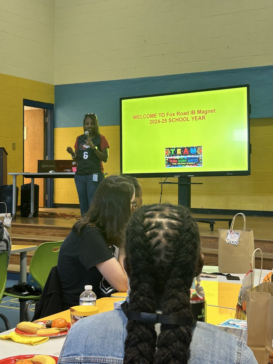 FoxRoadES's tweet photo. Welcome Back!! All smiles for the 2024-2025 School Year!! 🦊 @WCPSS @wcpssmagnets https://t.co/1iSPGP6q2f
