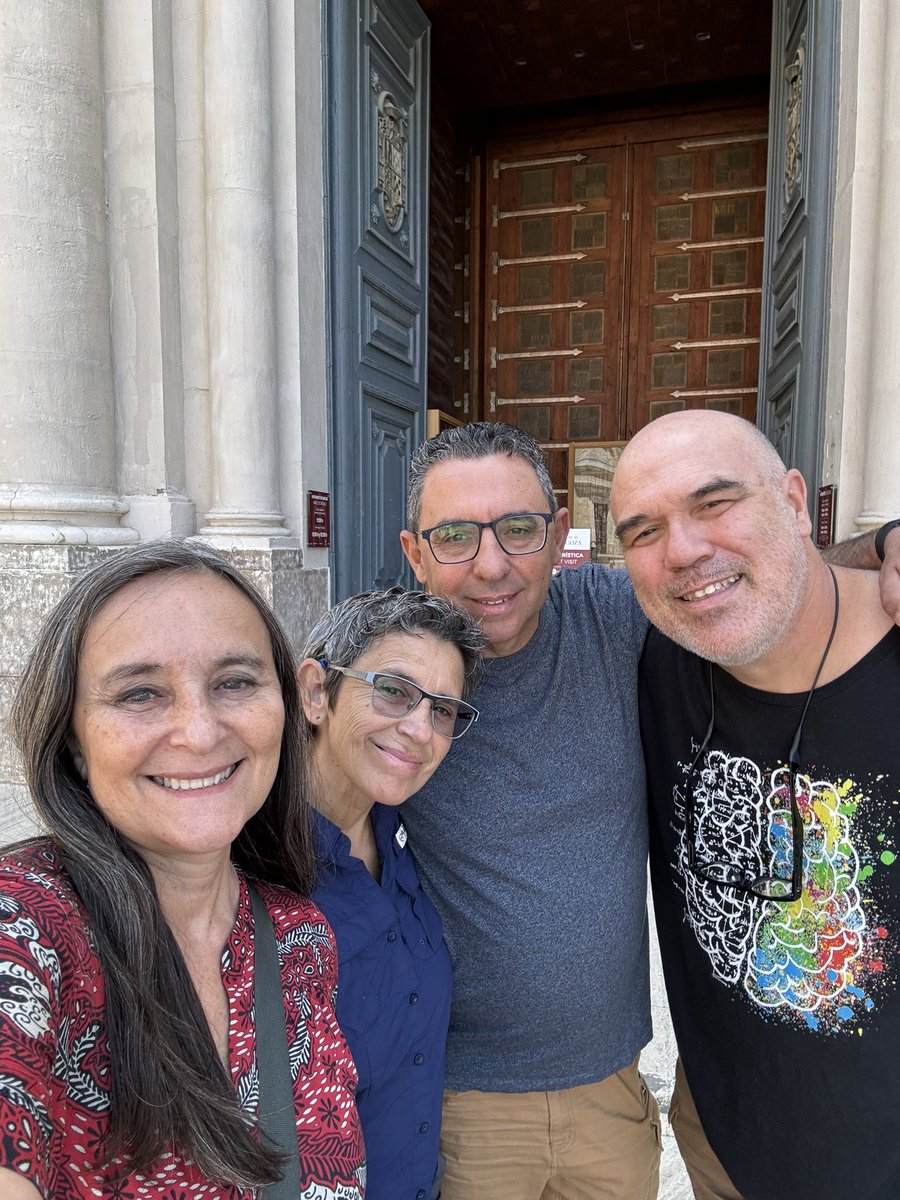 Tuvimos la enorme fortuna de conocer a Jorge esta semana y compartir historias y risas. Dejando Zaragoza, mientras mi hermana maneja, descubro a este hermoso escrito. Lo leo en voz alta. Emocionado, mi hermano dice “y pensar que me despedí diciendo, Jorge, he sumado a un amigo”