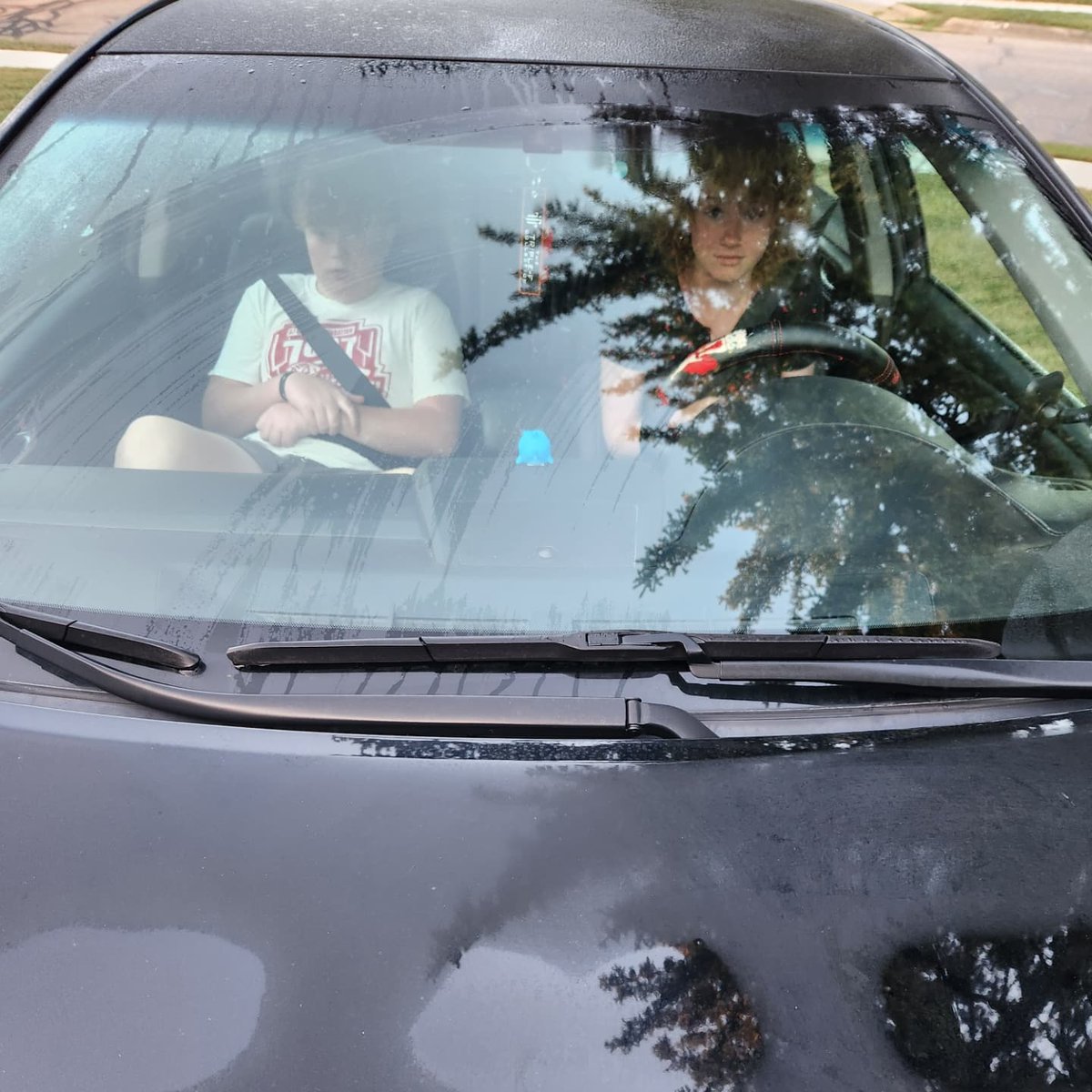 VickyBetz1's tweet photo. Vanessa's 1st day as a senior at Davidson (and 1st day of Kindergarten), Zane in 8th grade, and Hendrix in 3rd grade! #HCSD1 https://t.co/87zSXEpQyy