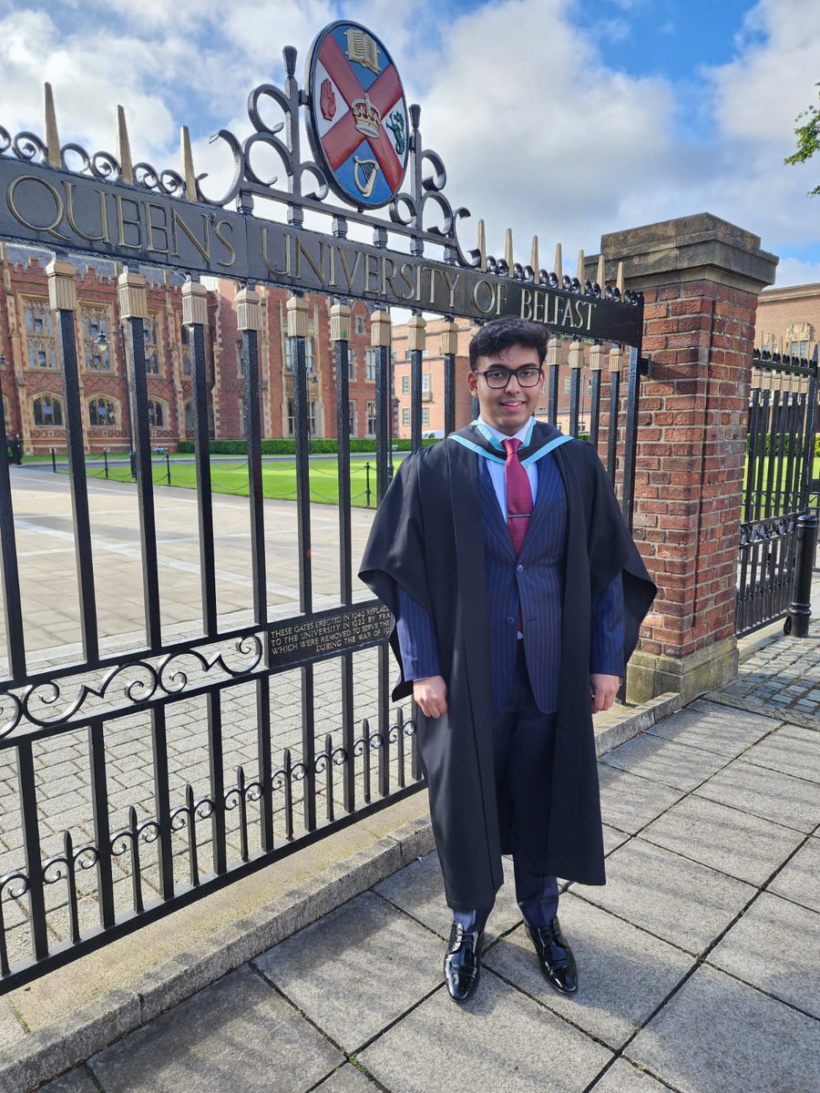 ZayanNizam's tweet photo. Officially a Dr! .I graduated last month from @QUBelfast . I've had the best 5 years with the best people . Excited to start as a FY1 Doctor @ Lancashire Teaching Hospitals Trust https://t.co/dfMwtiBKPS