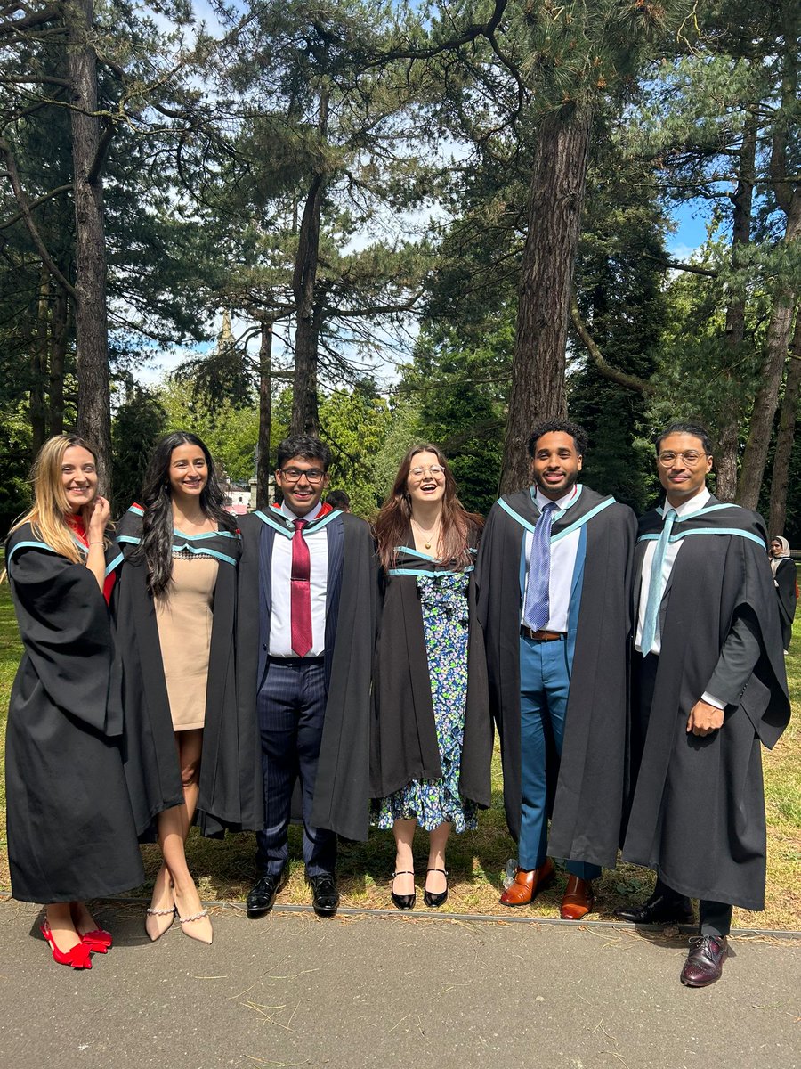 ZayanNizam's tweet photo. Officially a Dr! .I graduated last month from @QUBelfast . I've had the best 5 years with the best people . Excited to start as a FY1 Doctor @ Lancashire Teaching Hospitals Trust https://t.co/dfMwtiBKPS