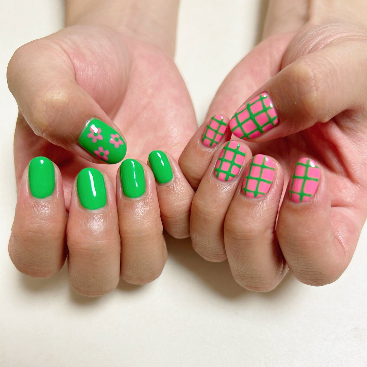 今日外国人のお客さんに
I love your nails!!って言われた😌💚