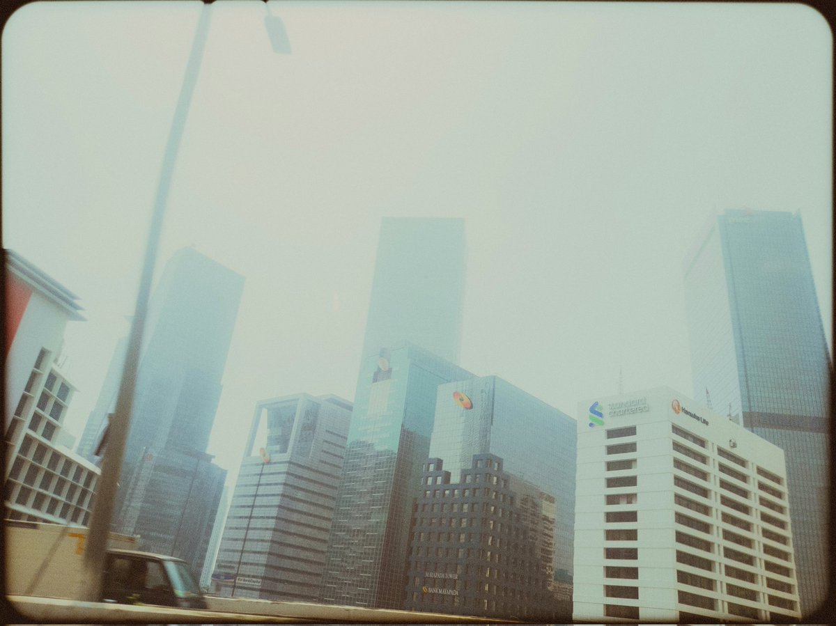 guynamedbarry's tweet photo. In the city
Kinda made it look like it was shot on film

Taken on
21/08/2024

#photography #buildingphotography #cityphotography #urbanphotography #primadona #adikara #jakarta https://t.co/Eds3qGwWkH