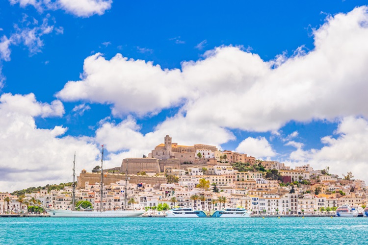 Embarque's tweet photo. 5 destinos para curtir as belezas do Mediterrâneo https://t.co/38gshban2J https://t.co/SBxs0EhEmP