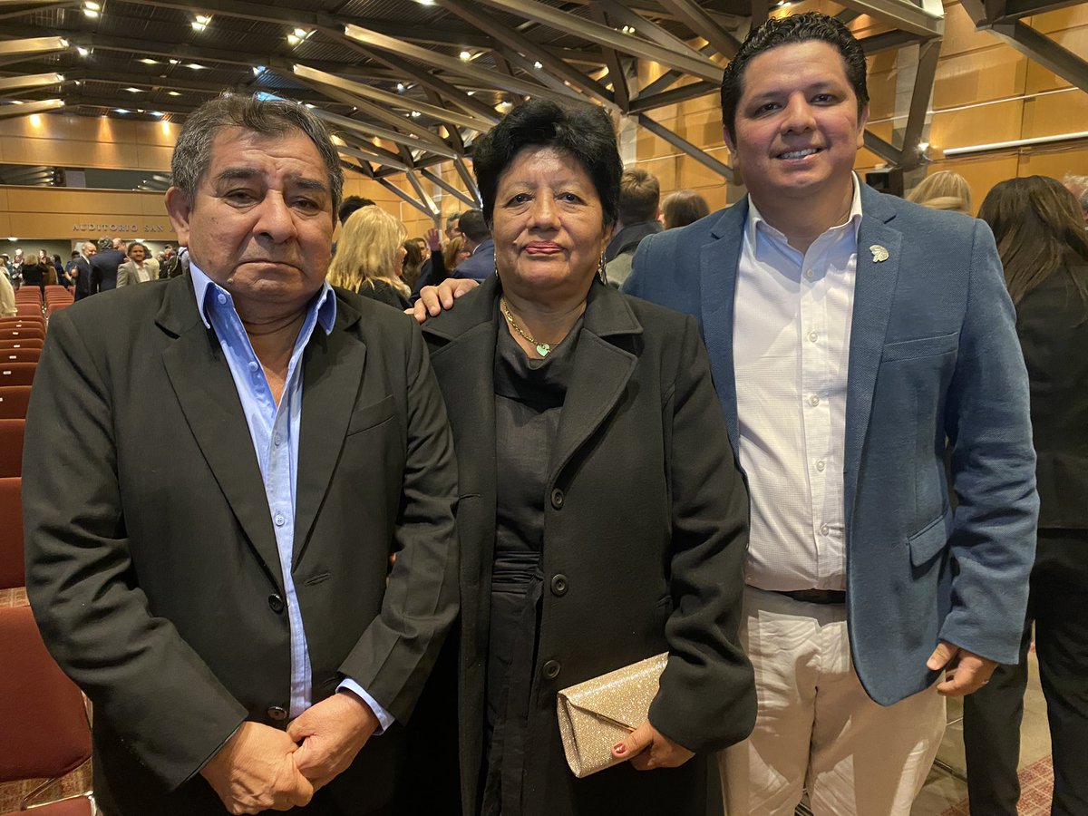 NeLoT95's tweet photo. Orgullosos del nuevo neurólogo 😍💙

Te amamos vida mía https://t.co/ibf5J7QdQ7