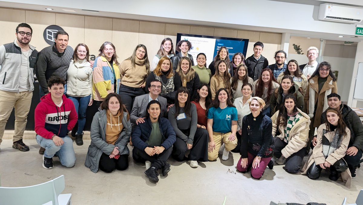 Foto de cierre del evento "Innovación Financiera: hablemos de inversión y tecnología" Fue muy lindo hacer networking reencontrándonos con colegas y amig@s, y nuevas personas que se acercan a la comunidad en cada evento ✨ 
¡Nos vemos la próxima!