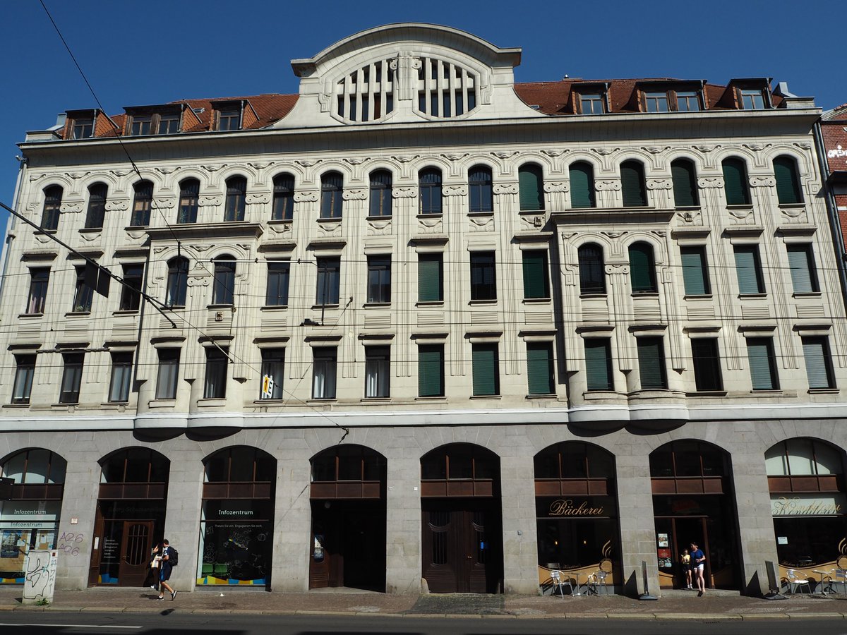 SoloTravelStory's tweet photo. 2/2
📍 Paul Möbius free city walk to his art nouveau buildings
📍 Fortuna Cinema of Youth - art deco cinema
My day was packed discovering hidden gems, lots of new content for #VisitLeipzig and learnt more about my city. Don't sleep on this opportunity #TravelTwitter https://t.co/7mZdCN54nL