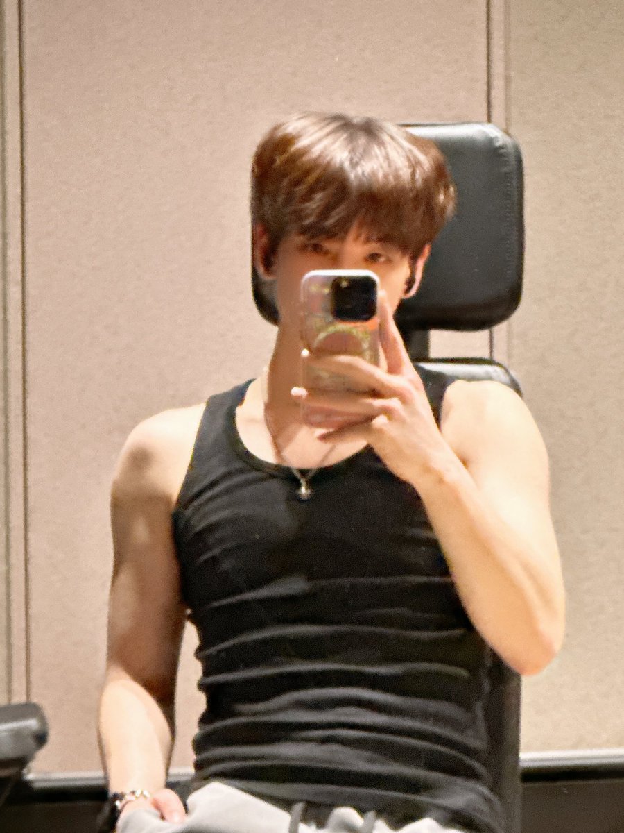 @𝚍𝚊𝚗𝚕𝚒_𝟿𝟿 𝐦𝐚𝐝𝐞 𝐚 𝐩𝐨𝐬𝐭 𝐭𝐨: '𝚙𝚞𝚋𝚕𝚒𝚌'

'Workout and practice are done for the day. Now to find something to eat.'