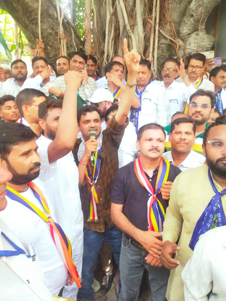 *आज के प्रदर्शन को सफल करने में खास तौर से युवाओं का विशेष सहयोग रहा जनपद के तमाम सामाजिक संगठनों के पदाधिकारियों एवं सदस्यों का भी विशेष सहयोग रहा जिसके लिए अनुसूचित जाति जनजाति जन जागृति महासंघ की संपूर्ण टीम का हृदय से आभार।*। 
रामनाथ सिंह -कोर कमेटी सदस्य