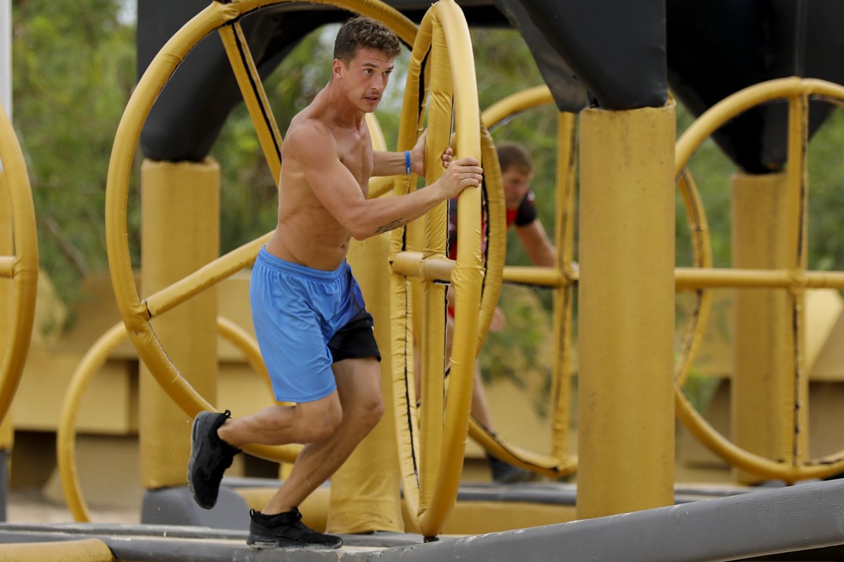 Exatlon's tweet image. Challenging every limit, embracing every obstacle, and racing towards triumph! 🏃‍♂️🔥

#ExatlonSlovenija #EnduranceUnleashed @exatlonsi