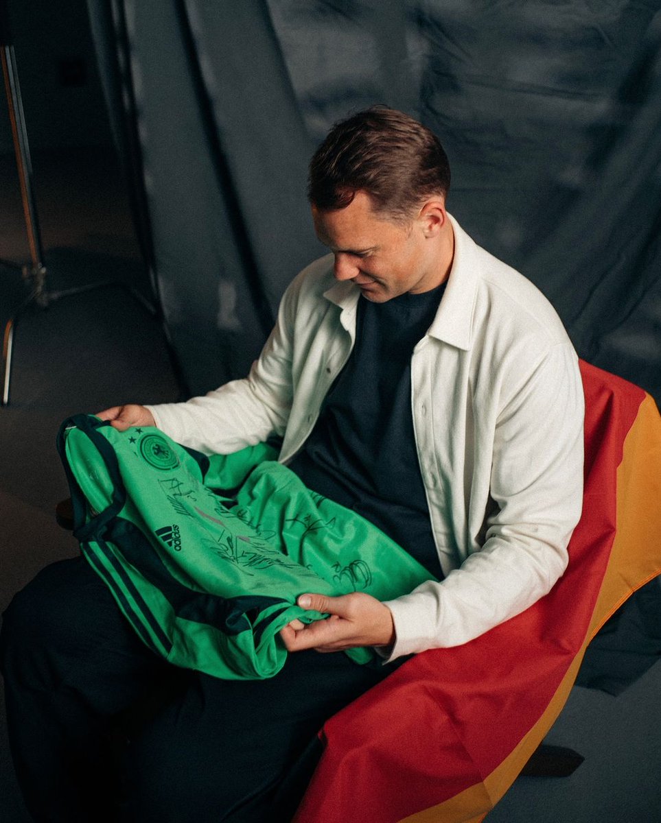 Goatkeeper1_'s tweet photo. who is cutting onions https://t.co/prU2WTLdBl