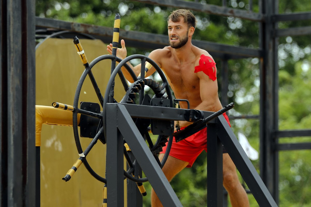 Exatlon's tweet image. Challenging every limit, embracing every obstacle, and racing towards triumph! 🏃‍♂️🔥

#ExatlonSlovenija #EnduranceUnleashed @exatlonsi