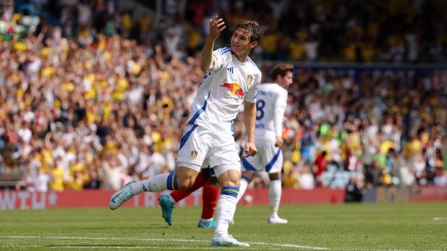 LUFCBuzz's tweet photo. Brenden Aaronson. Stop booing our players lads. He's come back, scored the equaliser. Yes, missed a chance to win the game vs Portsmouth, but bigger chances were missed earlier in the game and I don't see anyone chewing out Gnonto for missing his. Will be massive for us as a 10. https://t.co/Fgxm1FAB7u