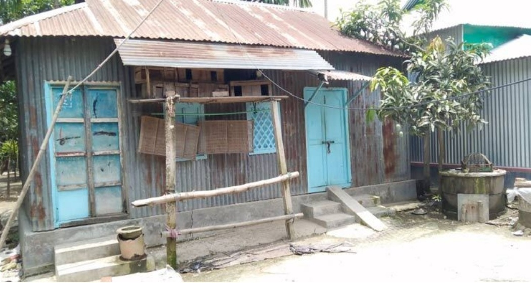 কালিহাতীতে প্রেমিকা নিয়ে উধাও ছেলে অপহরণ মামলায় বাড়ি ঘর ছাড়া মা-বাবা