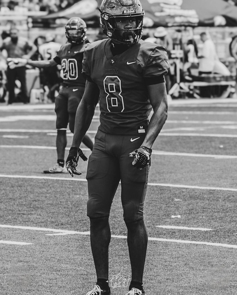 5starr_tre's tweet photo. Sophomore season officially starts this Friday night @ Miramar 7pm
Spending Friday nights on a private 🏝, it doesn't get any better than that 😈
#MostUnderrated #2027 https://t.co/AuR6j75L8X