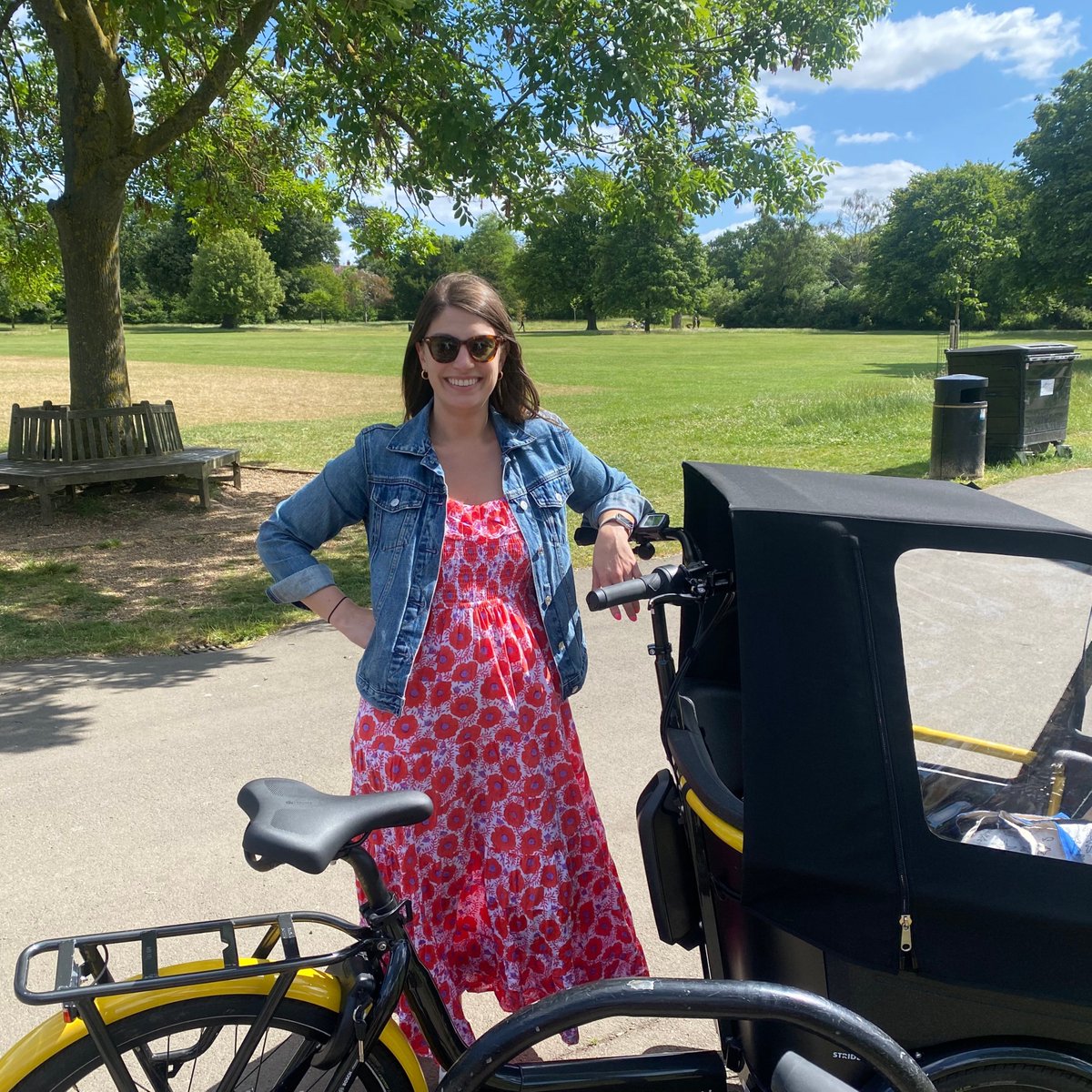 peddlemywheels's tweet photo. Emily from Lambeth and her kids are making the most of the sunshine this summer! 🌞🚴‍♀️

They loaded up their cargo bike and set off on new adventures—fresh air, blue skies, and plenty of smiles.
Has Cycling been part of your holiday plans?
#bigshift #CargoBikeAdventures #cargobike https://t.co/CPTfa6PacB