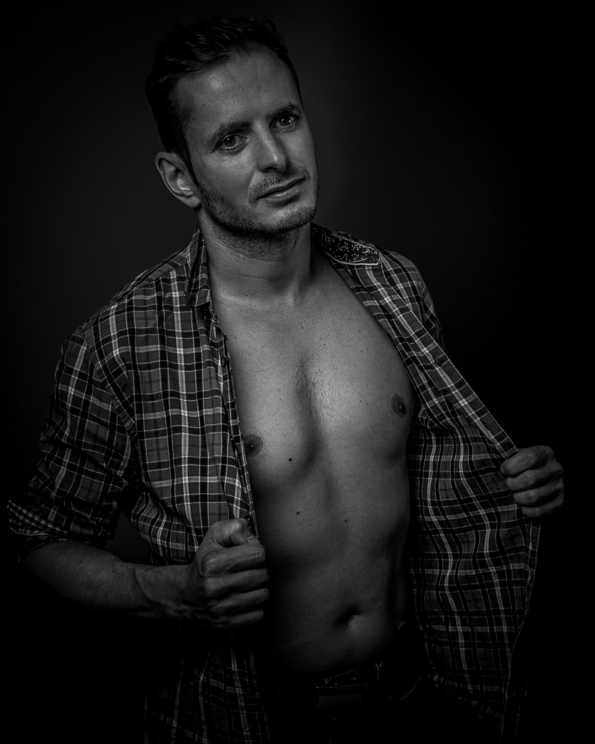 RealJeremyDeaf's tweet photo. « Dans l’ombre, je forge mon destin. »

📸 @Majinshoots 

#jeremydeaf #pw #wrestling #professionalwrestling #apc #evolution #powerdeaf #worlddeaf #love #sexy #wrestlingfrance #catchfr #photoshoot #TM https://t.co/yWeOLff5A6