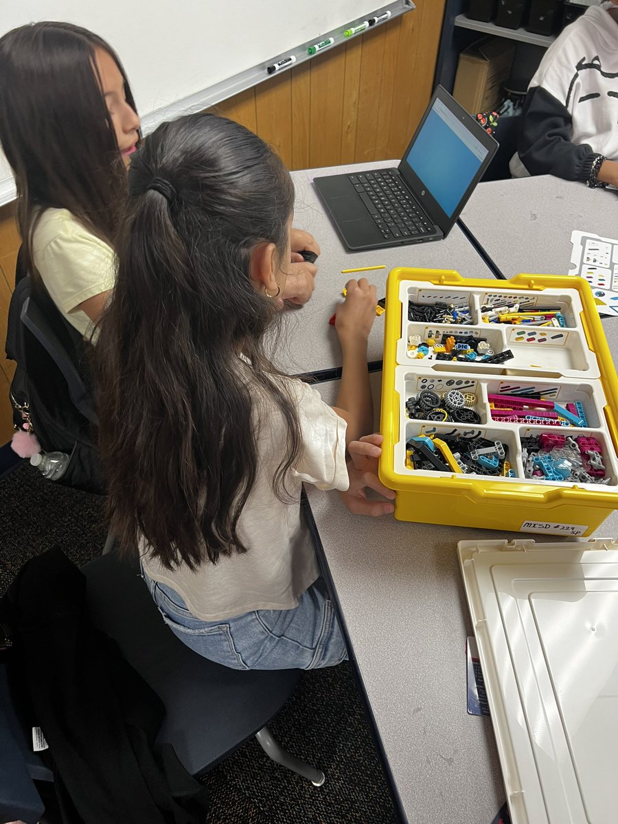 MidlandISDscience (@misdsciencek12) on Twitter photo Mr. Williamson <a href="/JaneLong_MISD/">Jane Long ES</a> science diving into Lego Robotics. Love to see the student smiles and excitement for learning. <a href="/Midland_ISD/">Midland ISD</a> <a href="/LEGO_Education/">LEGO Education</a>
#studentexperience Mr. Williamson <a href="/JaneLong_MISD/">Jane Long ES</a> science diving into Lego Robotics. Love to see the student smiles and excitement for learning. <a href="/Midland_ISD/">Midland ISD</a> <a href="/LEGO_Education/">LEGO Education</a>
#studentexperience
