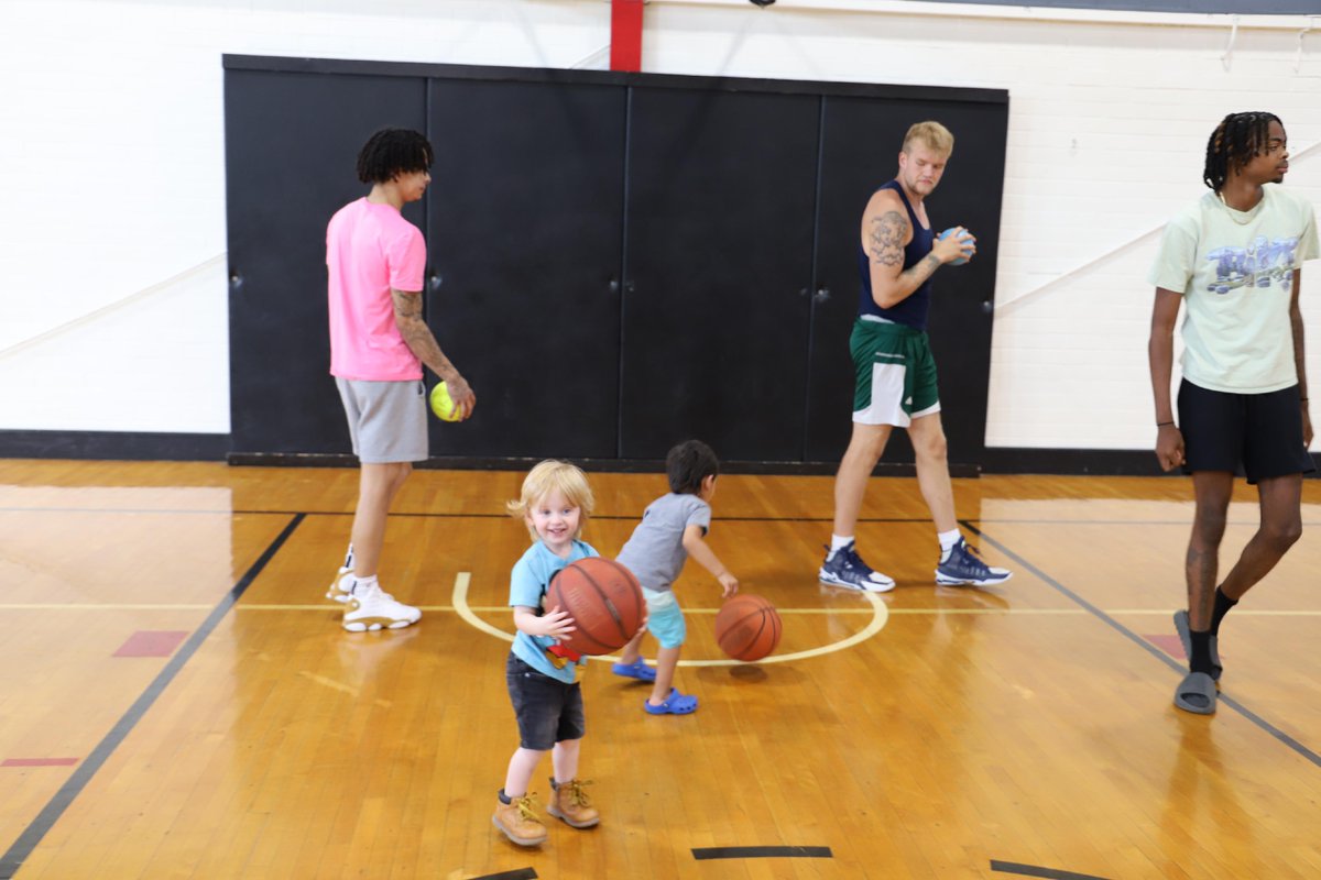 Men's Basketball with a little joint practice with the Baby Hawks🏀⛹️‍♂️. Startin' em young.👶 <a href="/HowardHoops/">Howard College Men's Basketball</a>