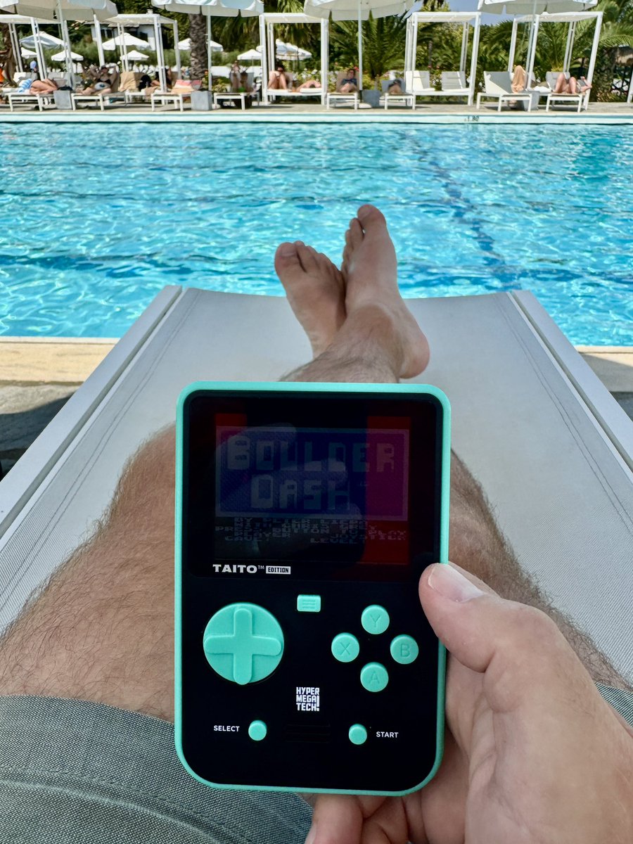 RetroTitans's tweet image. Retro Titans is on a brief hiatus while this podcaster suns it up in Greece. Happily accompanied by a Super Pocket, should it be Sword of Ianna or Boulderdash today? What’s your favourite holiday Evercade cart? 

#retrogaming #retroworks #c64