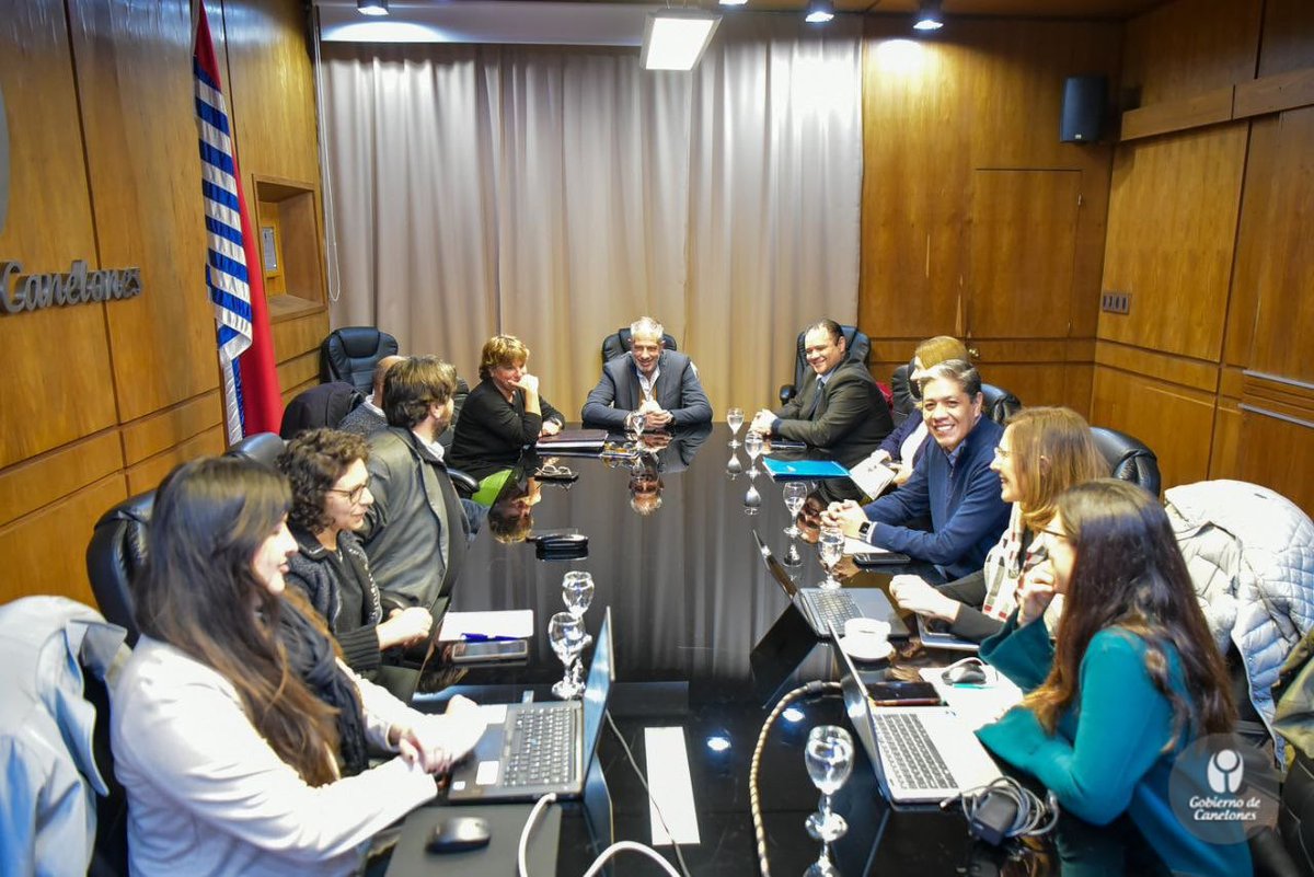 🟢El Int. Marcelo Metediera (<a href="/MMetediera/">Marcelo Metediera</a>) y representantes del Vértice Territorial de la <a href="/IdCanelones/">Gobierno de Canelones</a> reciben la visita de una delegación de la <a href="/AgendaCAF/">CAF</a>.  El objetivo de la reunión es realizar un seguimiento del trabajo que realizan en conjunto en materia de obras y