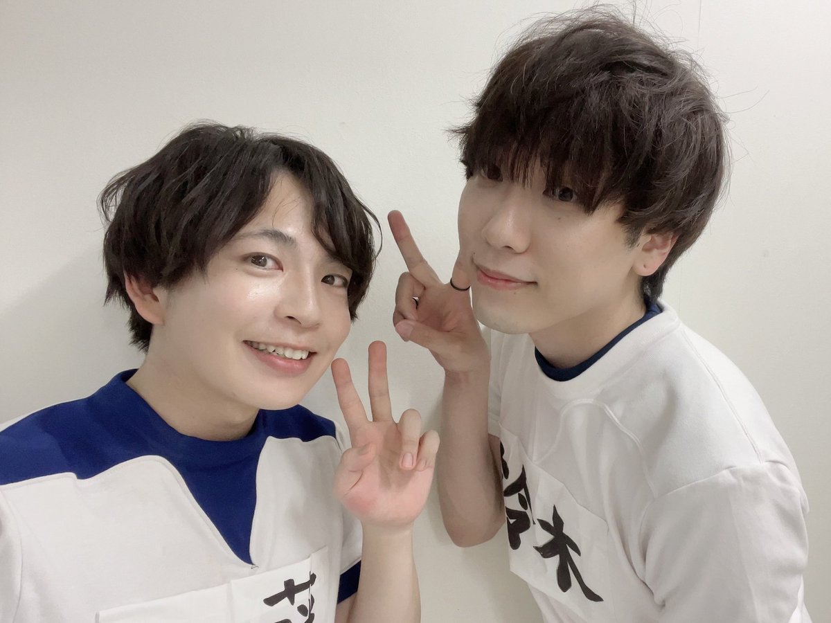 Ryo_KiKuChi's tweet photo. 「初等教育ロイヤル」初日ご来場ありがとうございましたー！！ヾ(*´∀｀*)ﾉ
2役ということでめちゃくちゃ違いを感じて貰えてたら嬉しいなと思っております！
役的にニコイチな竹田さんとめちゃくちゃ稽古からねりねりしてて仲良くなりました😊
千秋楽までしばしのおやすみです！
また会おうねー！ https://t.co/ly28Q6ldNN