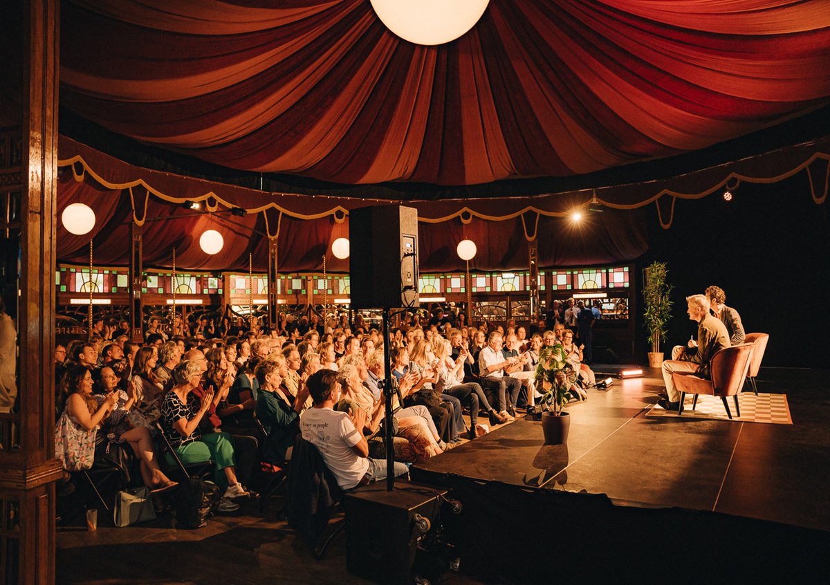 Noorderzon, het grootste festival van Groningen, begint morgen weer!🌞 Ook deze zomer zijn de RUG en het UMCG er weer te vinden met gesprekken met wetenschappers, lezingen, een theatercollege en SPRAAKLAB. 

Hier vind je ons deze zomer: rug.nl/about-ug/lates…

📸: Jantina Talsma