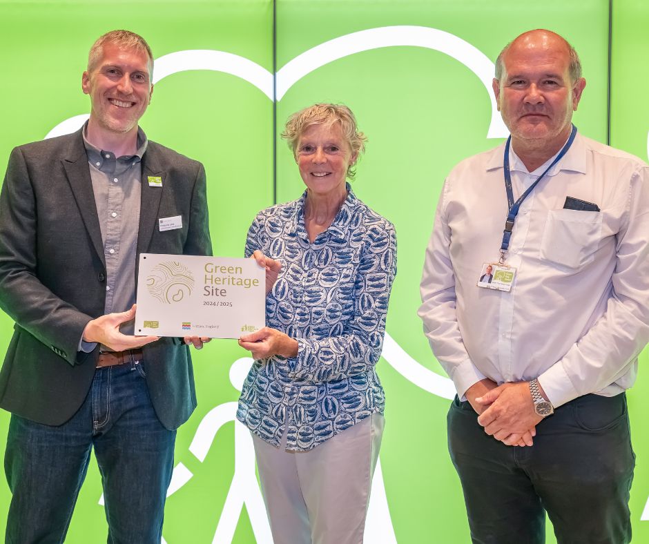 lambeth_council's tweet photo. 🌳Fly the flag. 
Lambeth’s Parks Team pick up Vauxhall Park’s first Green Flag Green Heritage Award. The borough total for 2024 includes 3 Green Heritage Awards and the most Green Flag Awards of any year so far. https://t.co/dlAq7VyOlh https://t.co/35McubZC1f