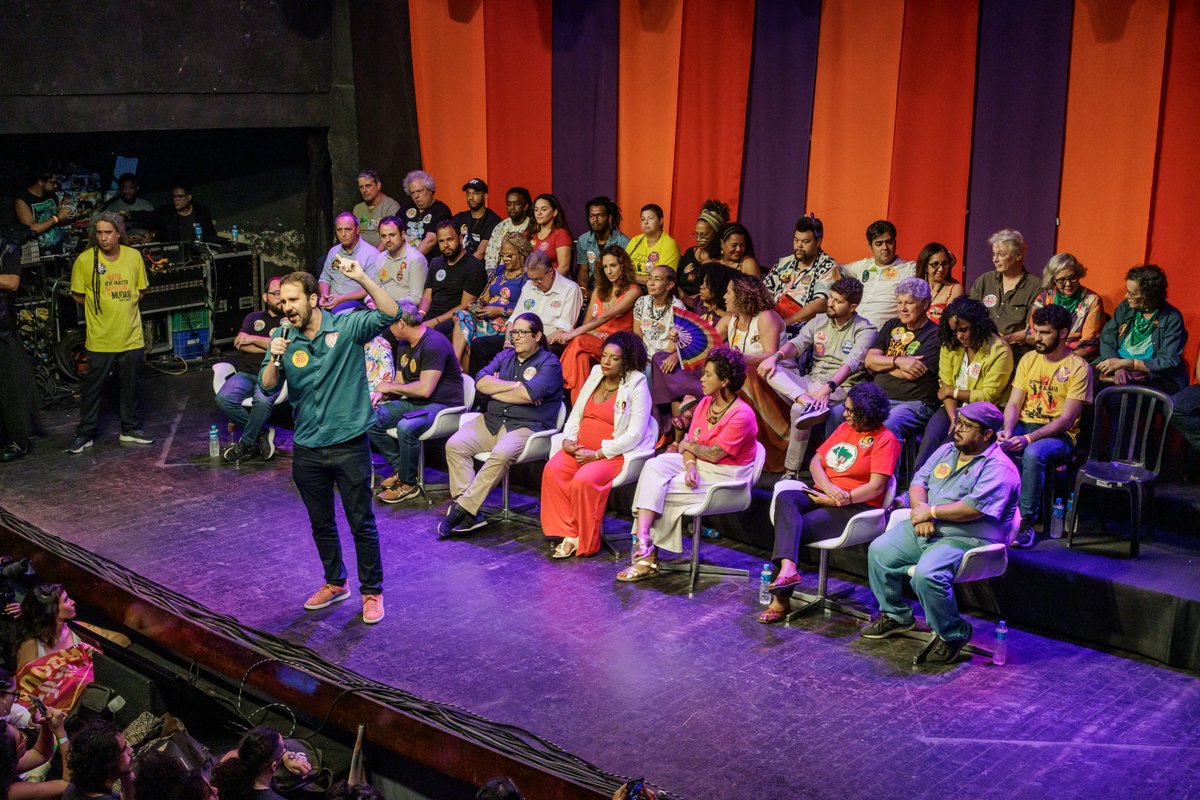 serafinipsol's tweet photo. Noite linda de lançamento da candidatura de @MottaTarcisio  e @renatasouzario para a Prefeitura do Rio! Orgulho desses companheiros e de quem tem coragem de colocar o dedo nas feridas da gestão dessa cidade e enfrentar o fascismo que nos cerca. 
Vamos juntos! No Rio é 50! https://t.co/B1Y4BLNFVH