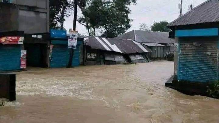বন্যায় ডুবছে ৫ জেলা, ‌৮ নদ-নদীর পানি বিপৎসীমার ওপরে