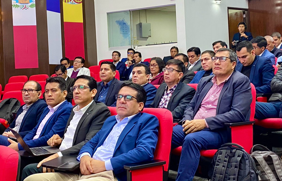 “La identidad adventista se origina y se fundamenta en la Biblia, se enraíza en Cristo, se entiende a la luz del santuario y se refleja en las 28 creencias” 📖, dijo el Pr. Benjamin Rojas, decano de la facultad de Teología, durante el mensaje inicial de hoy en el #CADeUPN. 🙏✨