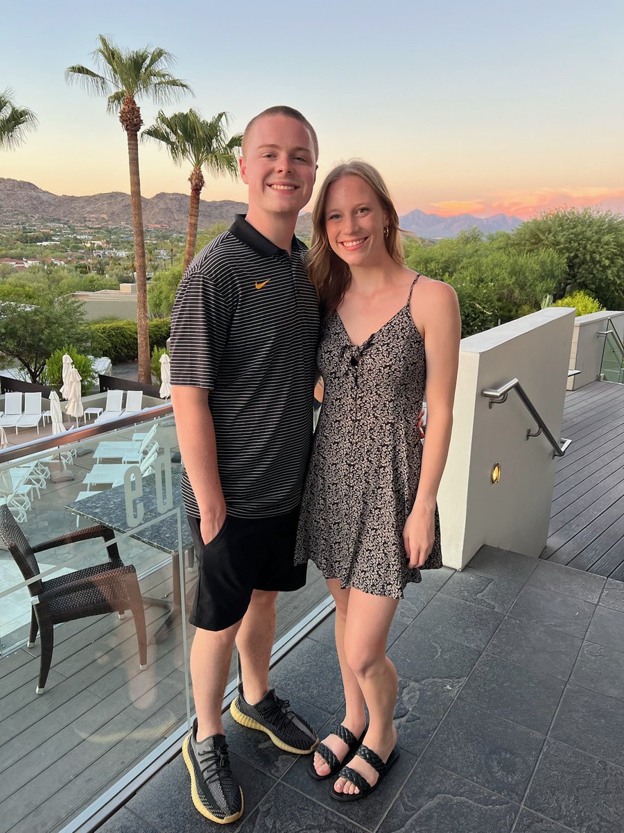 LaneHerridge's tweet photo. new life in the desert🏜️💛😁 https://t.co/2ln1ftQtBQ