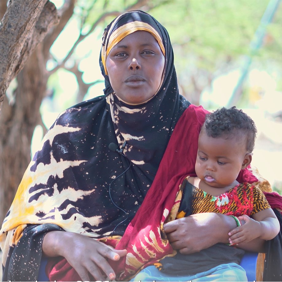 PunainenRisti's tweet photo. "Menetin karjani kuivuuden takia. Somalian Punaisen Puolikuun antaman käteisavustuksen kautta perheeni selviytyi. Ostin rahalla perustarvikkeita, kuten ruokaa ja maitoa", kertoo Amina Bile Warsame. 1/3
#PunainenRisti #ForLocalAction https://t.co/hQYu0VE8MR