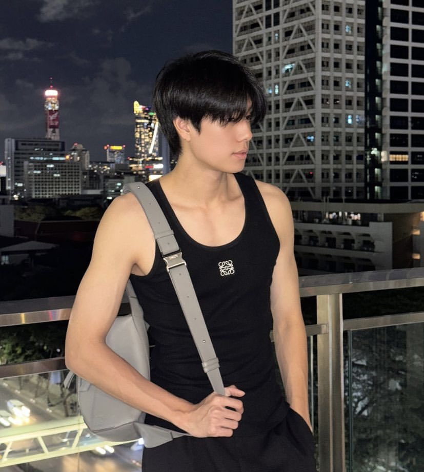 phUwen tweet media
