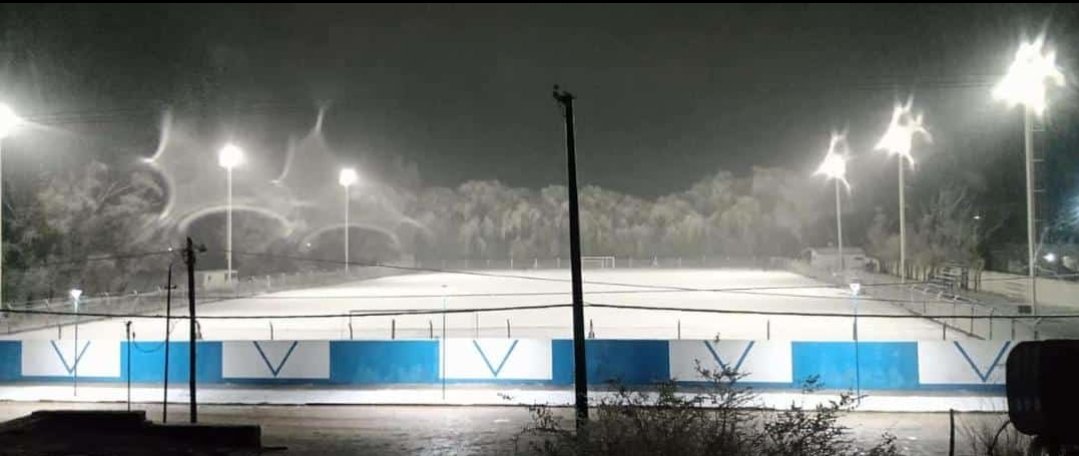 Rusovincenty's tweet photo. Ser hincha de @Velez, vivir en en Río Negro y que la cancha de tu pueblo se vea así 🤩💙🤍 https://t.co/pWJi8pG2e4