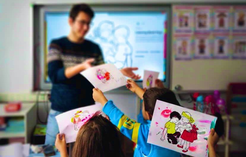 Öğretmenlerin fedakarca çalışmaları karşısında, ailelerinin parçalanmaması hakkını elde etmek en temel haklarıdır. Bizler, bu hakkı korumak için müjde bekliyoruz. Aile birliği kutsaldır.

@RtErdogan
<a href="/EmineErdogan/">Emine Erdoğan</a>
<a href="/Yusuf__Tekin/">Yusuf Tekin</a>
<a href="/_cevdetyilmaz/">Cevdet Yılmaz</a>
<a href="/tcmeb/">Millî Eğitim Bakanlığı</a>
<a href="/tcbestepe/">T.C. Cumhurbaşkanlığı</a>
<a href="/_aliyalcin_/">Ali YALÇIN</a>