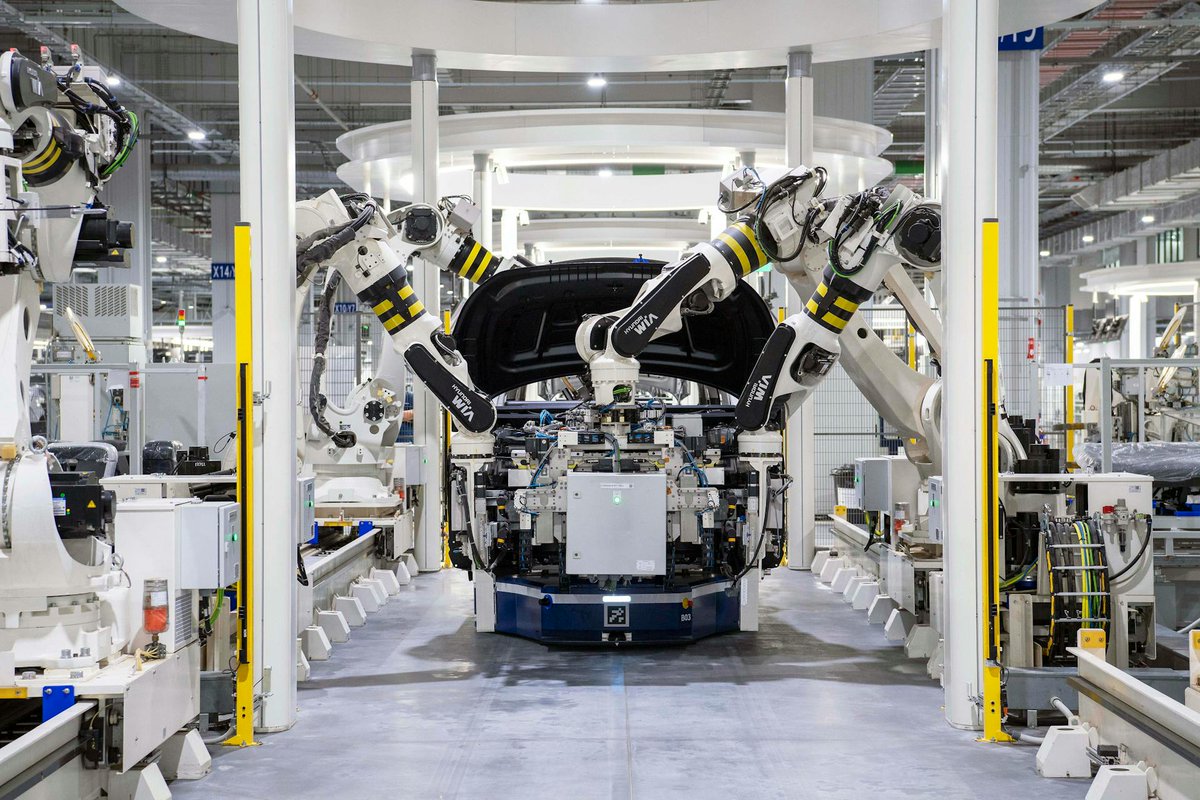 TechTalks3X's tweet image. Automation is taking over routine tasks, from manufacturing to customer service. While it promises efficiency & cost savings, there’s a looming concern—what happens to the jobs?  
I’m curious—Is it an opportunity or a threat? Let’s dig into this complex issue! #TechTalks3
