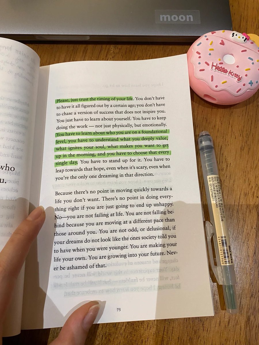 wijaiditsee's tweet photo. Reading the books make a perfect life and reading the books is one of my favorite thing in life https://t.co/P4DkfGlb9q