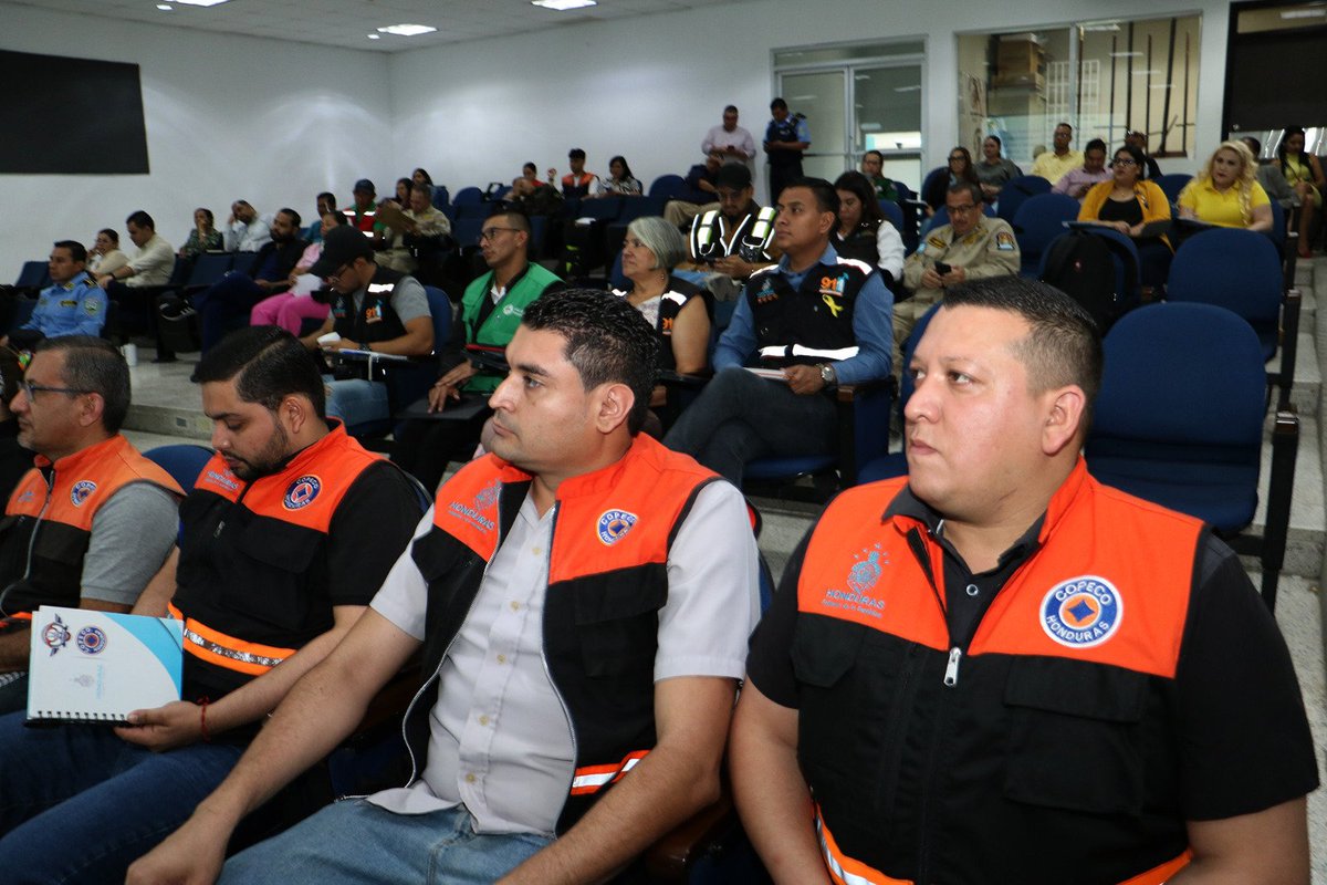 copecogob's tweet photo. 📌En Tegucigalpa
Representantes del Comité Cívico Interinstitucional Permanente #COCIP del cual forma parte esta Secretaría de Estado y en el marco de #CONAPREMM se reúnen por segunda vez para afinar plan conjunto a desarrollar durante las fiestas patrias.
#FiestasCívicas https://t.co/LfsHQQluTJ