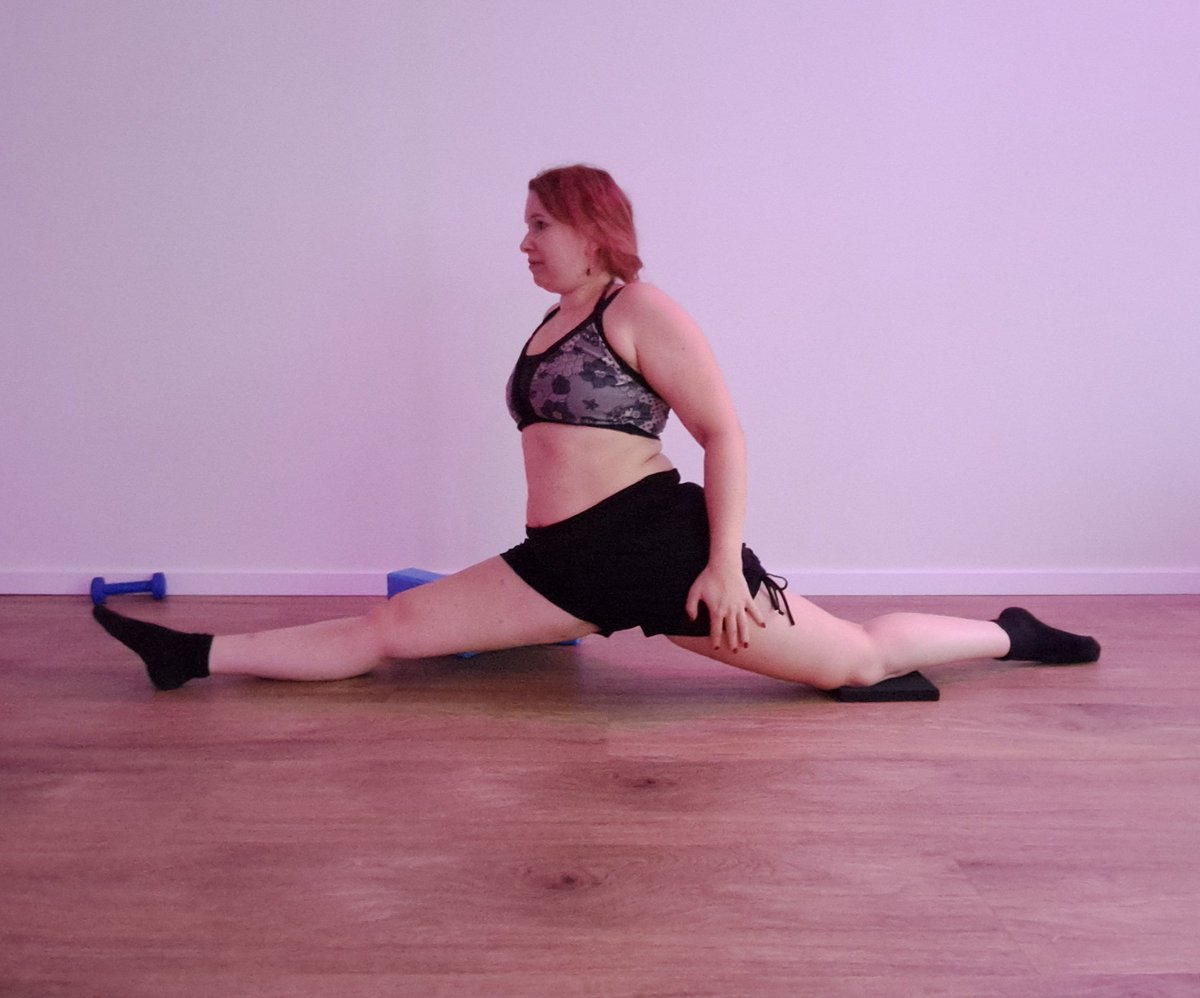 ScarletsFlame's tweet image. Front split Workout is now over
We had it from end jube till now
#polerina #flexi #frontsplit #fitness #Workout