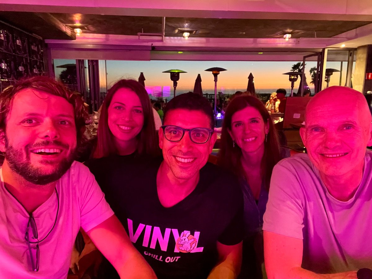 Iain McCulloch (@_iainmcculloch) on Twitter photo SPIE meetings are non-stop science, so it’s always great to have a few minutes for more intense discussions. Idea generation in action here with <a href="/yvdburgt/">Yoeri van de Burgt</a> <a href="/EleniStavrin/">Eleni Stavrinidou</a> and the <a href="/achilleas_savva/">Achilleas Savva</a> family at the wonderful Pacific Beach in California. SPIE meetings are non-stop science, so it’s always great to have a few minutes for more intense discussions. Idea generation in action here with <a href="/yvdburgt/">Yoeri van de Burgt</a> <a href="/EleniStavrin/">Eleni Stavrinidou</a> and the <a href="/achilleas_savva/">Achilleas Savva</a> family at the wonderful Pacific Beach in California.