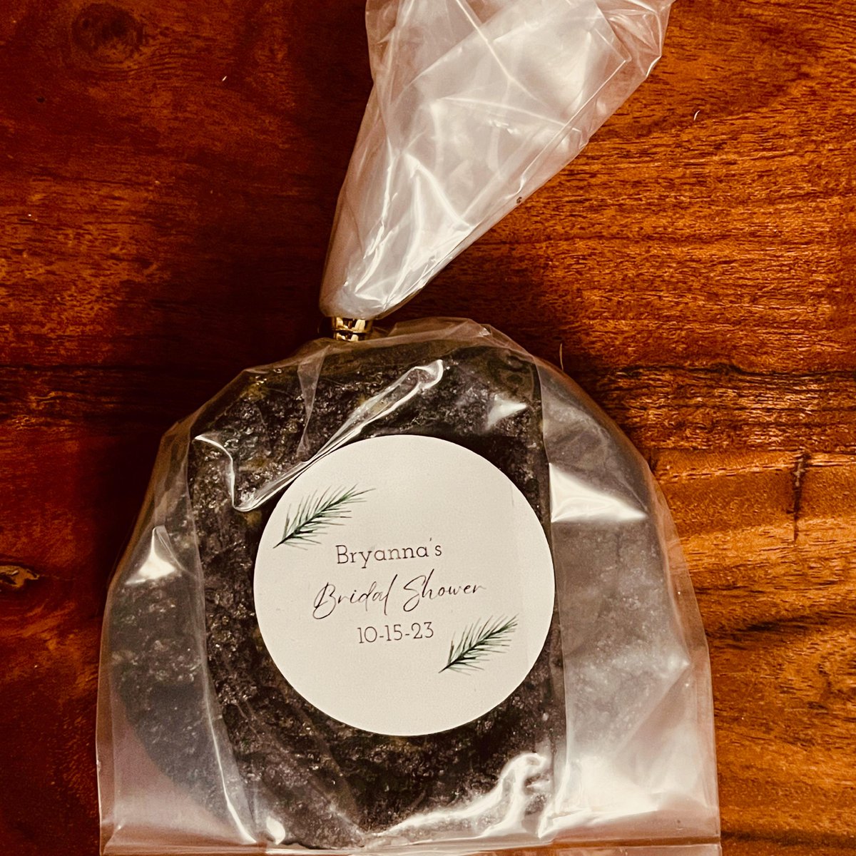 topshelfcookies's tweet image. 🍪 Personalized perfection! These custom labeled cookies are a sweet way to celebrate Bryanna's bridal shower. #CustomCookies #BridalShower #SweetTreats