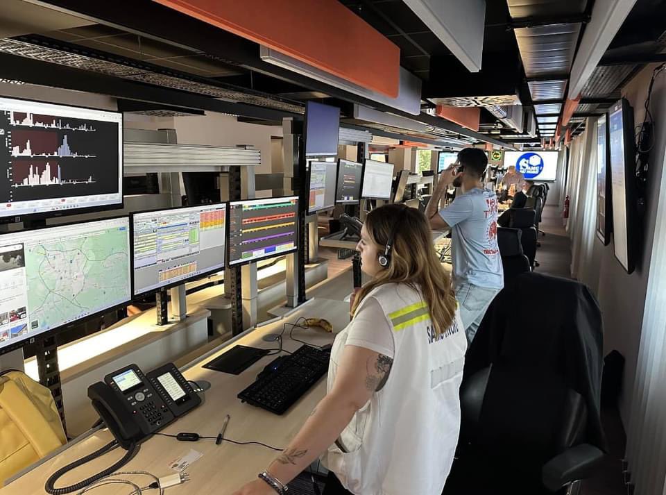 ActuSamu's tweet photo. [ActuSAMU - CRRA] :  : La régulation du #SAMU59 se modernise ✅ 

📸 Aux côtés des équipes du #SAMU du CHU de Lille, lors de notre prochaine immersion, nous aurons à 💙 de mettre à l’honneur nos professionnels de santé en charge de la régulation  et de ce #CRRA flambant neuf 🤩 https://t.co/S9lIhSRba9