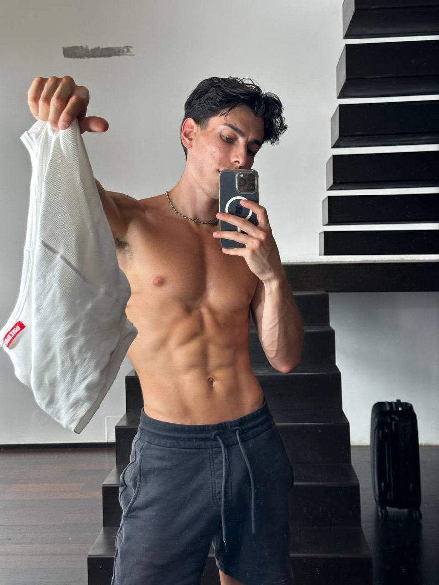 I'm giving away my d*rty boxer to the best comment 👇