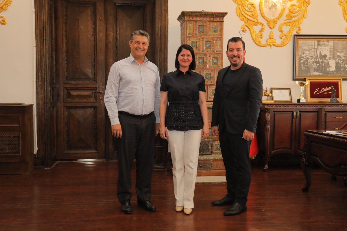 Türkiye Seyahat Acentaları Birliği (TÜRSAB) Trakya Bölge Temsil Kurulu Başkanı Egemen Aydın’ı belediyemizde ağırladık. 

Stratejik ortaklığımızla Edirne'mizi Balkanlar’ın parlayan yıldızı haline getirmeye kararlıyız. 

Başkanımıza ziyaretleri ve değerli katkıları için teşekkür