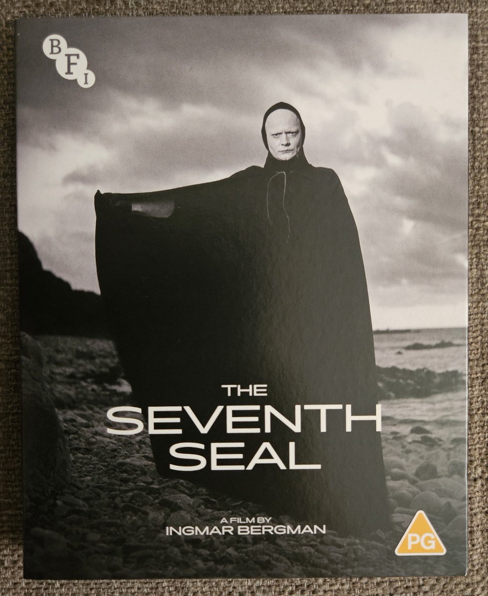 HybridProphecy's tweet image. Spot the difference...

#TheSeventhSeal