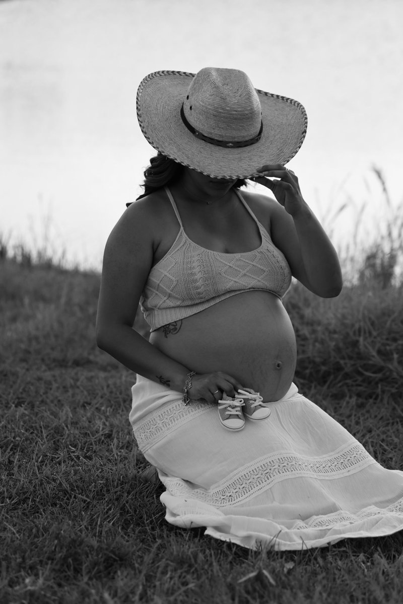 Kiyatta22's tweet photo. We can't wait to meet the little feet that kick me every day, soon💙 @marcus_gaza18 https://t.co/hyd6usLjDp